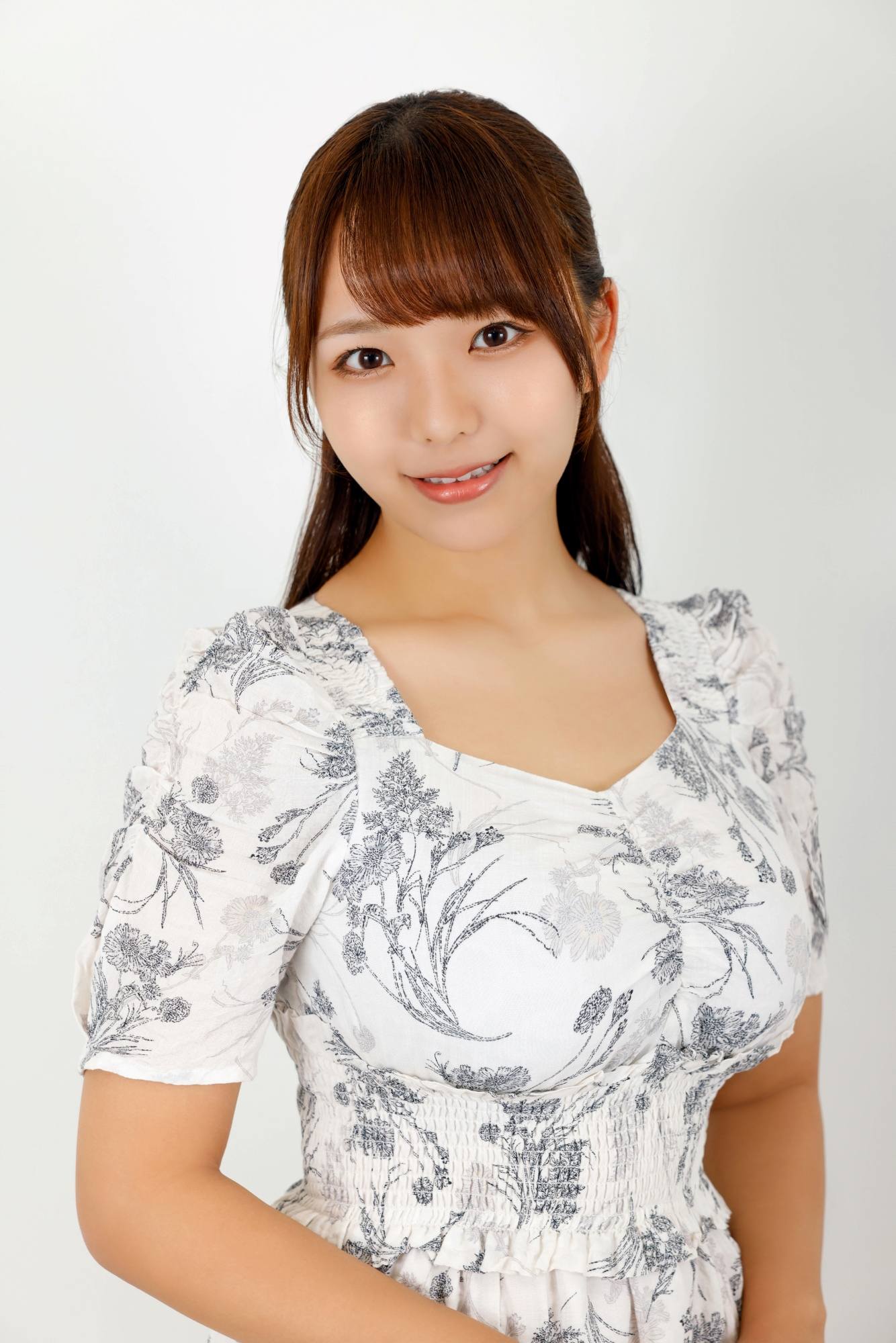 莉々はるか(莉莉春香,Riri Haruka)