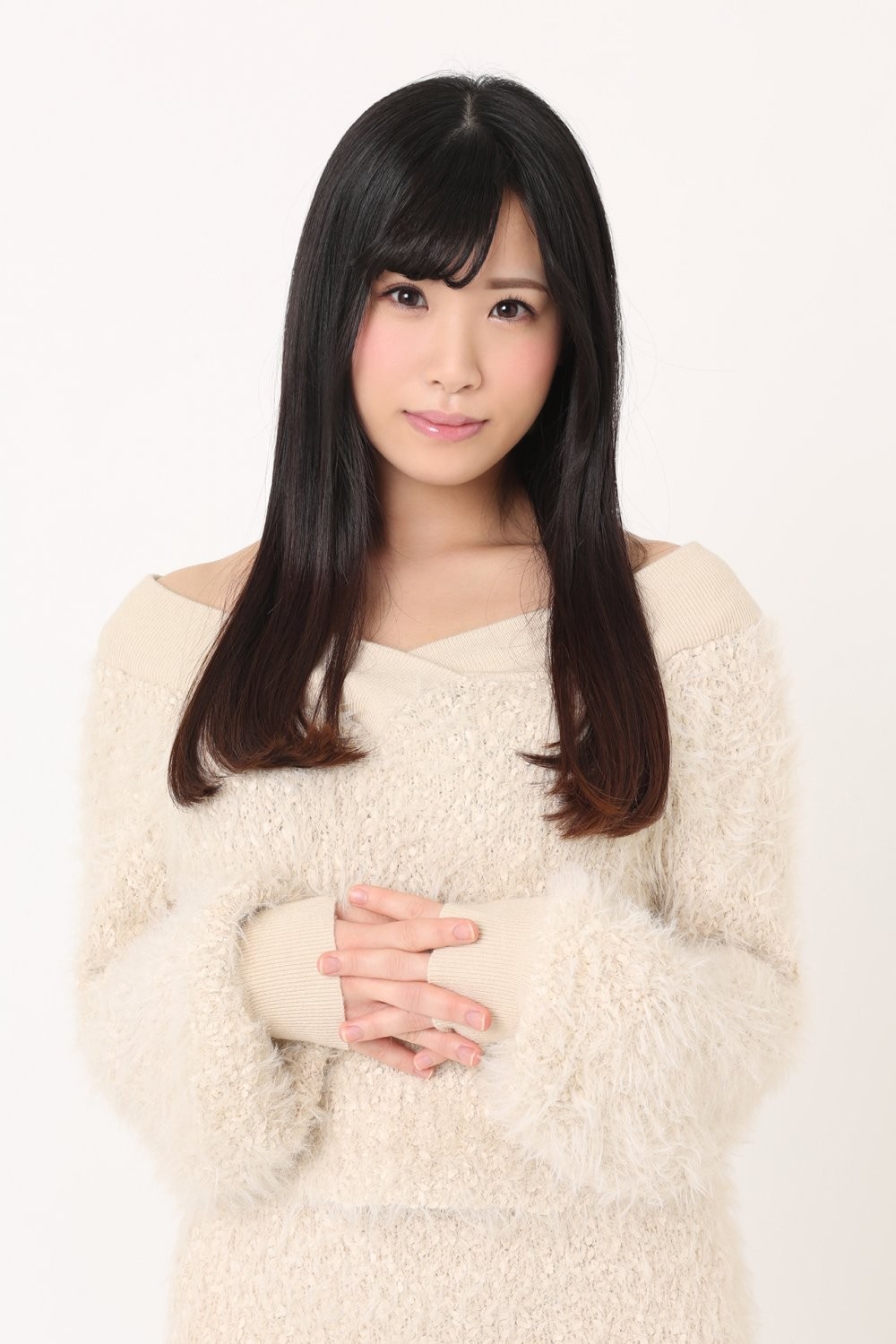 涼城りおな(凉城莉绪奈,Suzushiro Riona)