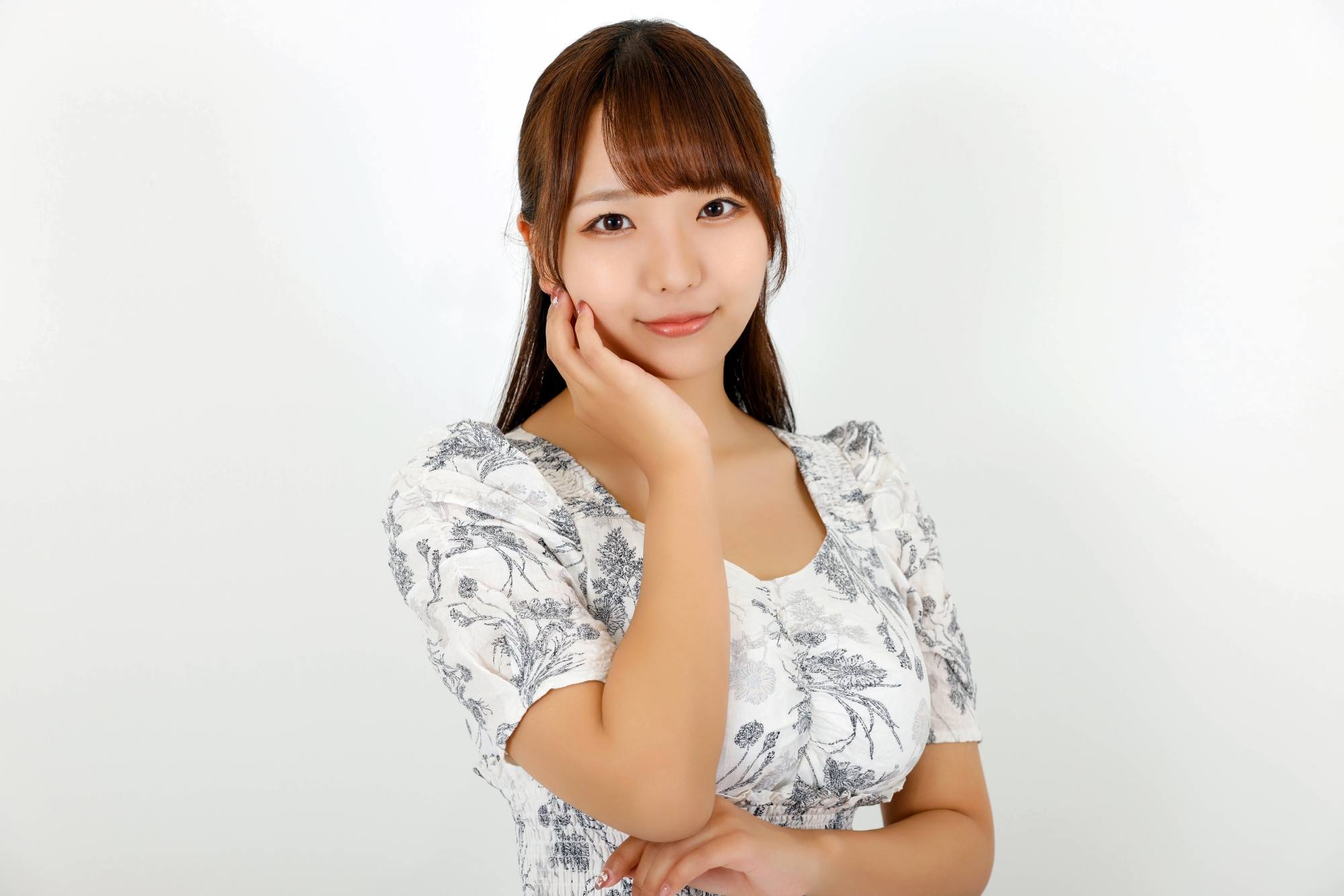 莉々はるか(莉莉春香,Riri Haruka)