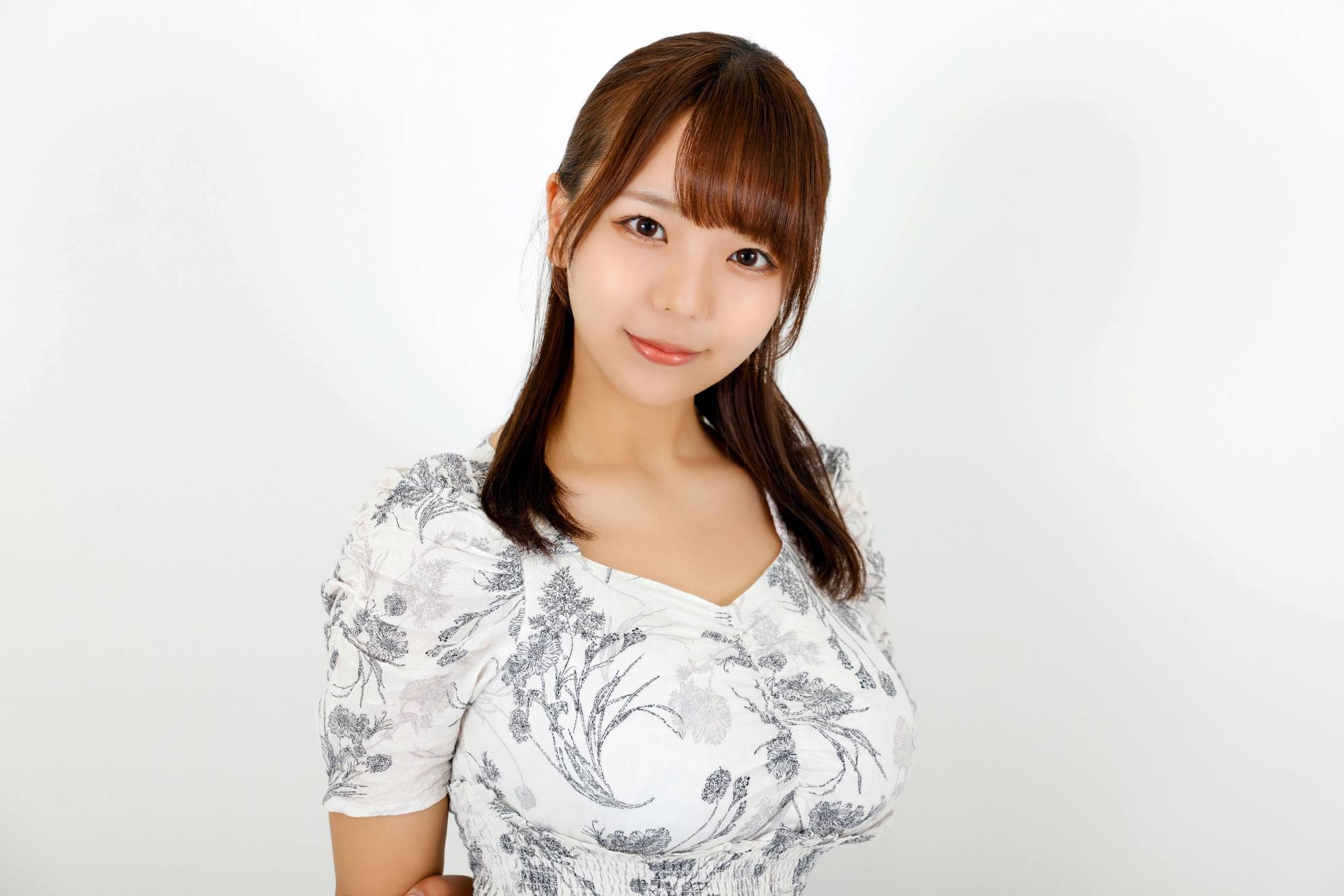 莉々はるか(莉莉春香,Riri Haruka)