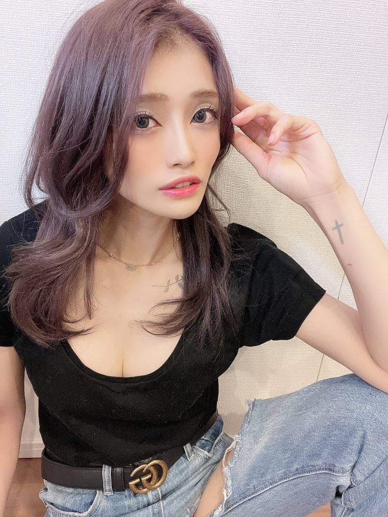七海ひな(七海日奈,Nanami Hina)