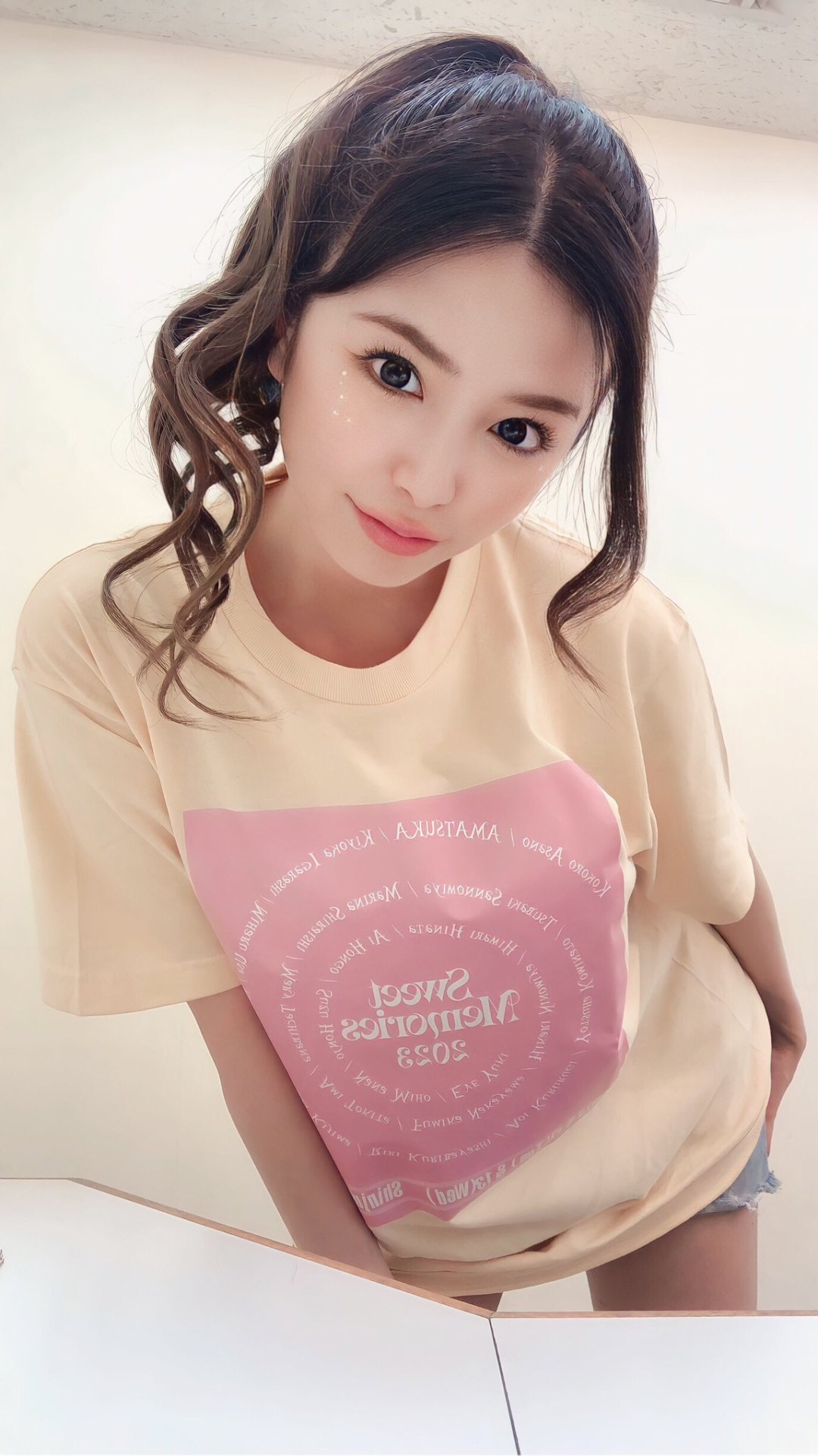 栗林里莉(Kuribayashi Riri)