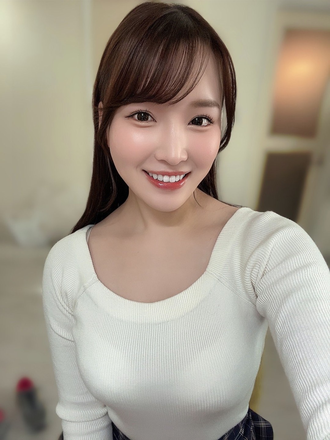 美波汐里(Minami Shiori)