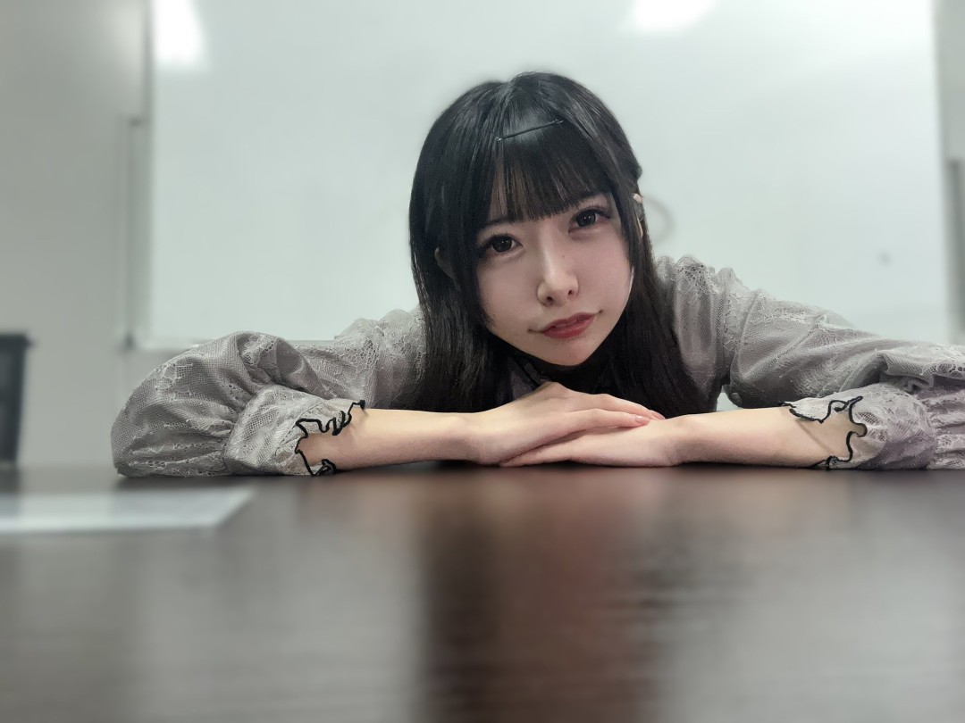 雛乃ゆな(雏乃由奈,Yuna Hinano)