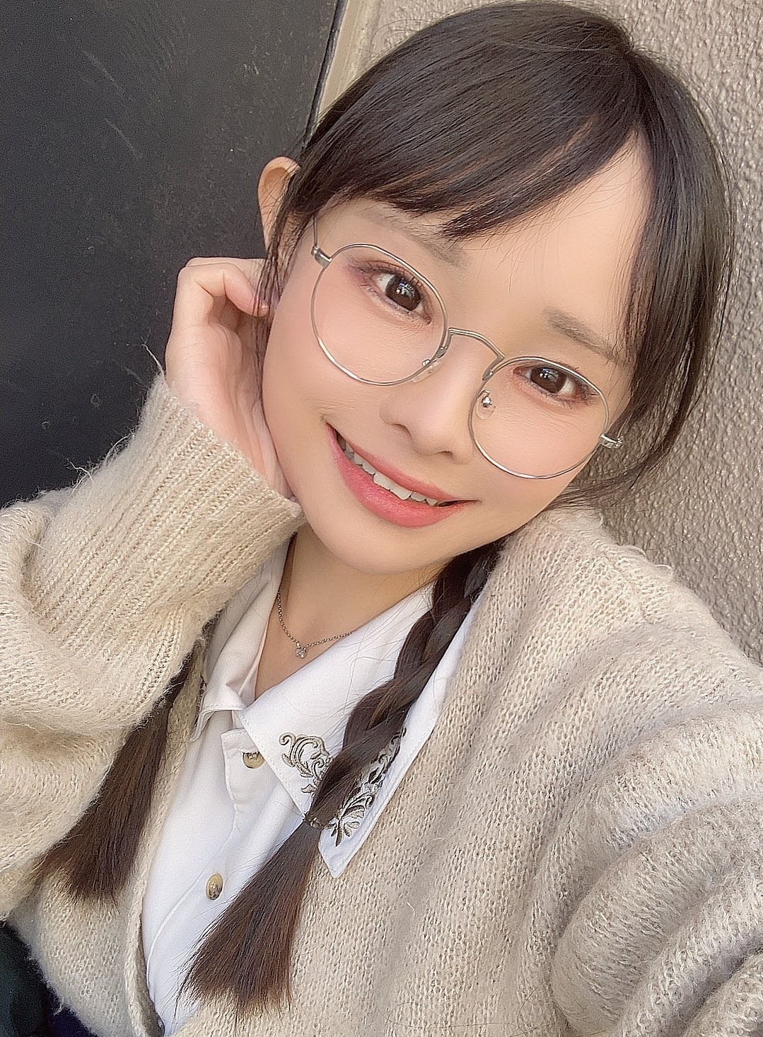 初芽里奈(Hatsume Rina)