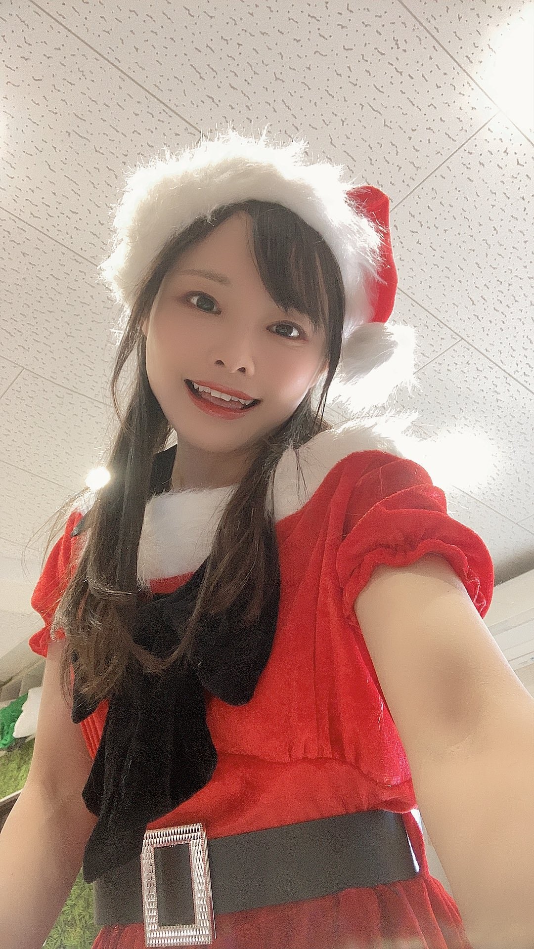 初芽里奈(Hatsume Rina)