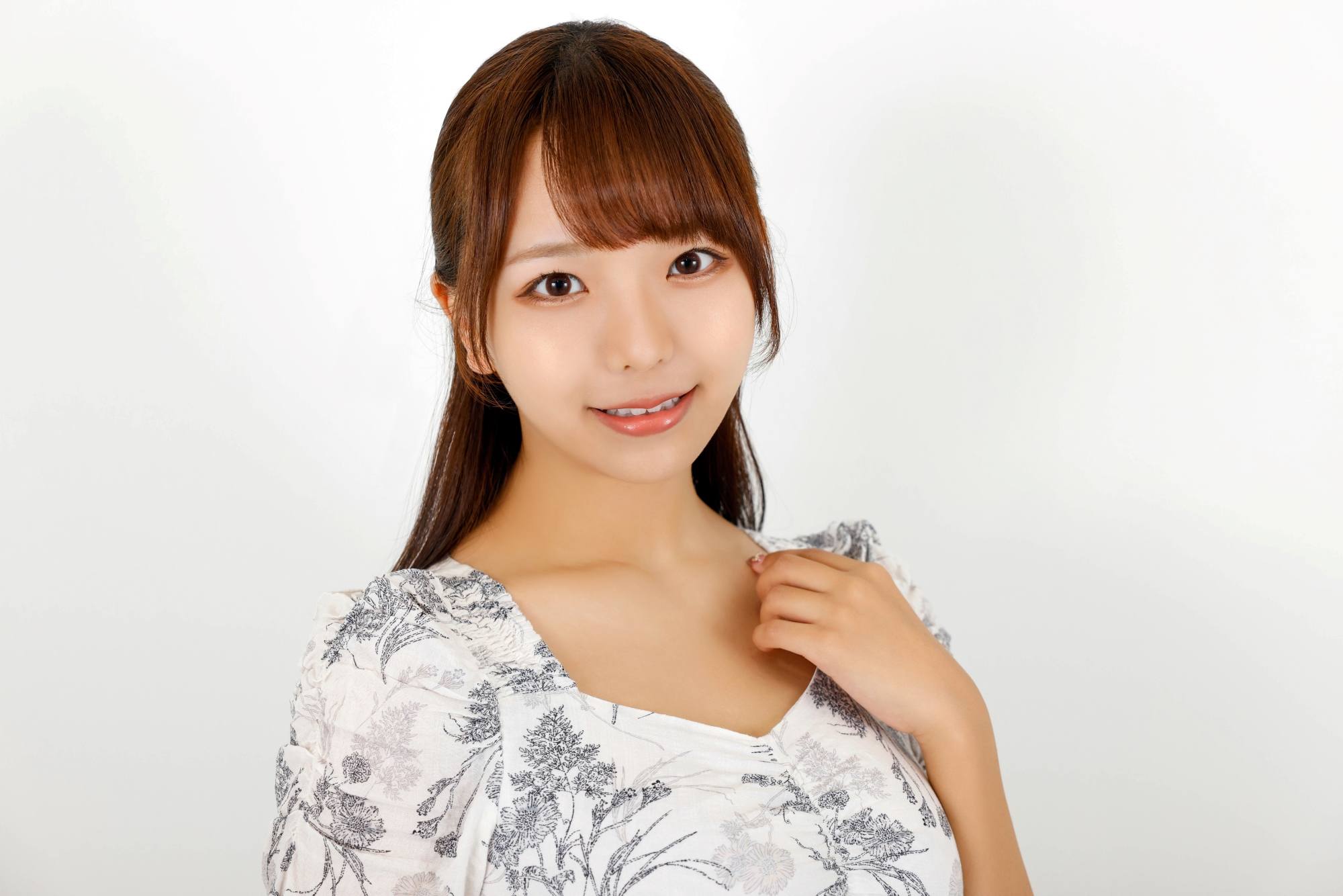 莉々はるか(莉莉春香,Riri Haruka)