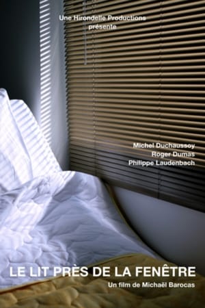 Le lit près de la fenêtre