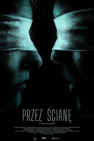 Przez ścianę