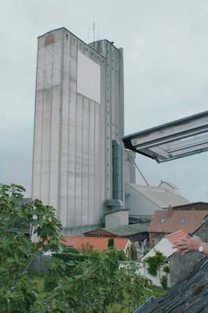 Alle os og siloen