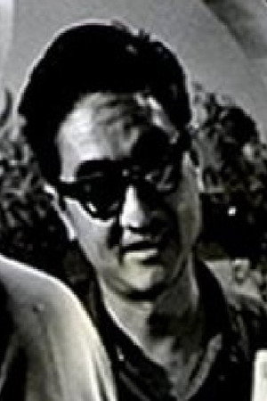 薛群