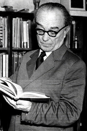 Dr. József Öveges