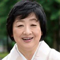 篠原真佐子