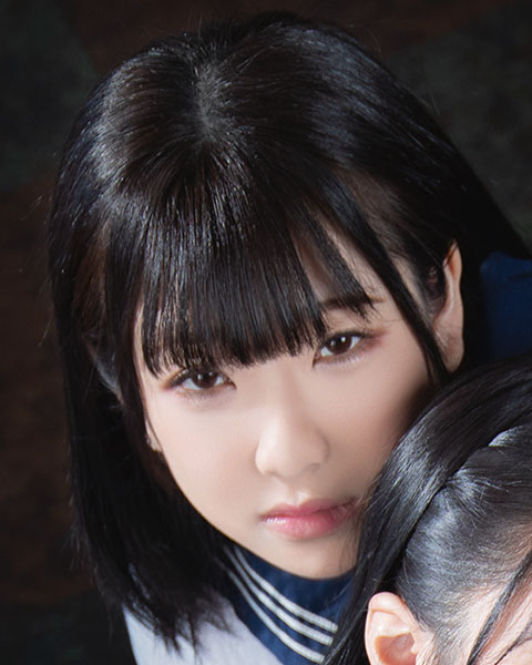 芹沢ひな