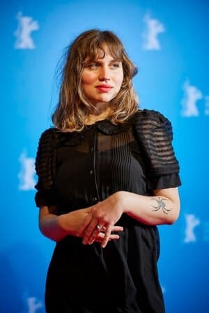 Chloé Farr